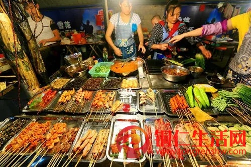 燒烤店緊急轉讓，有穩定的客源，設施與手續齊全，接手即可盈利！